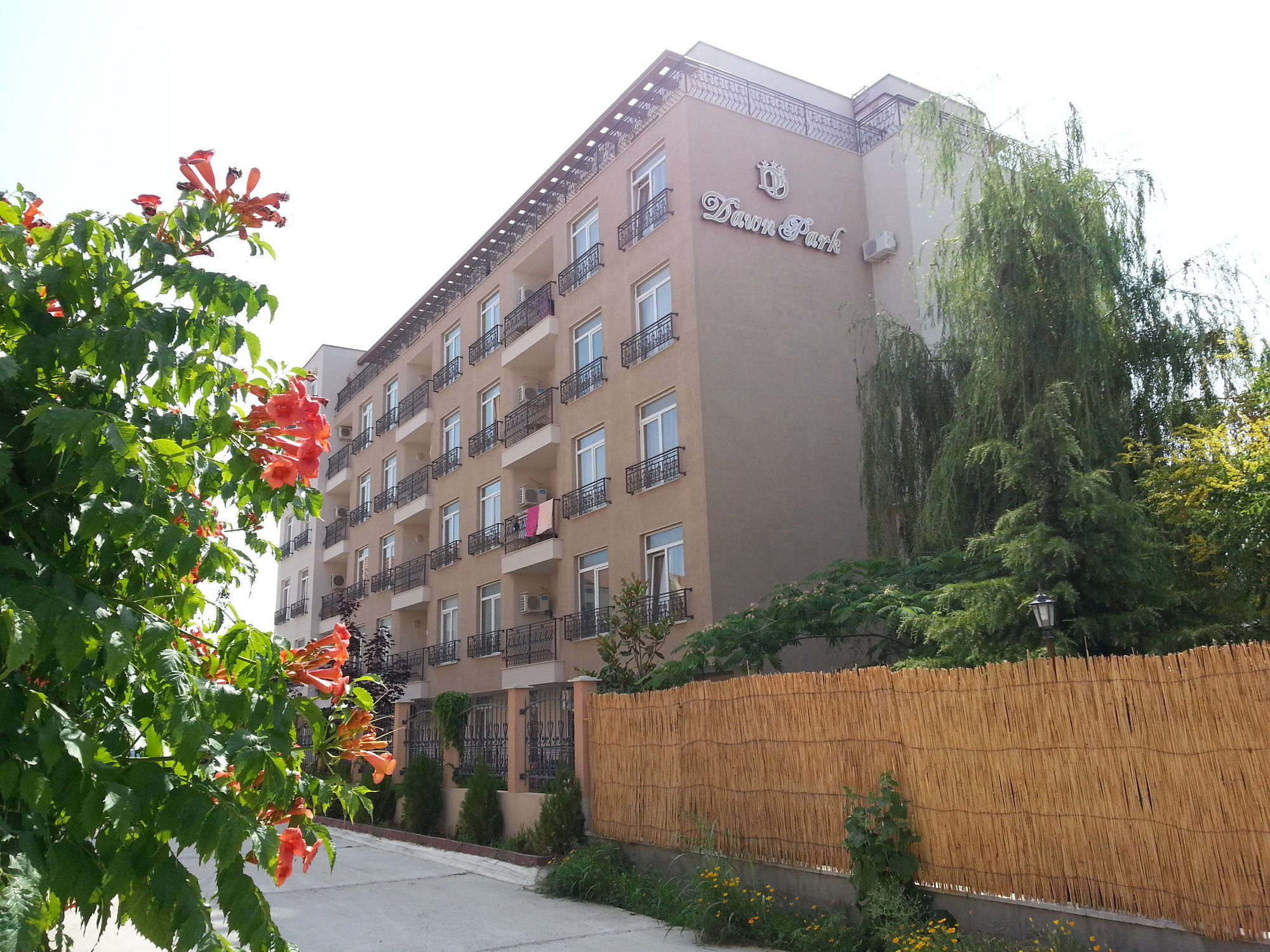 Menada Dawn Park Apartment Sunny Beach Exterior foto